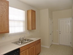 Foto del edificio - Modern 3-Bedroom Home in Amenity-Rich Card...