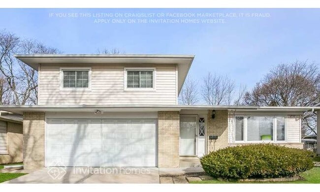 Building Photo - 1035 Iowa St