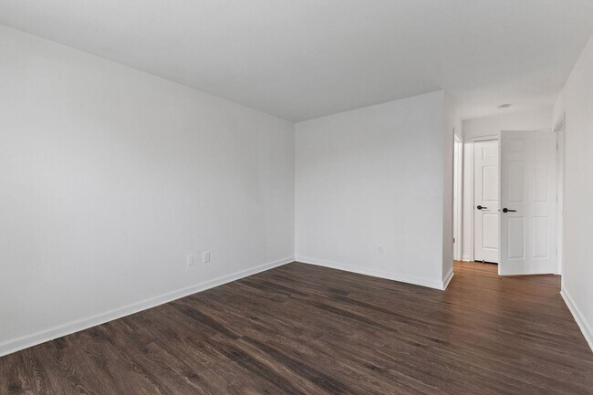Building Photo - 1306 E Liberty Cir