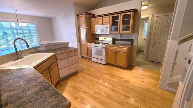 Foto del edificio - 2130 Strauss Ct E