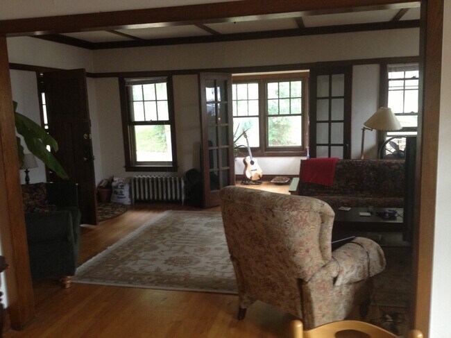 Building Photo - 1806 Kendall Avenue