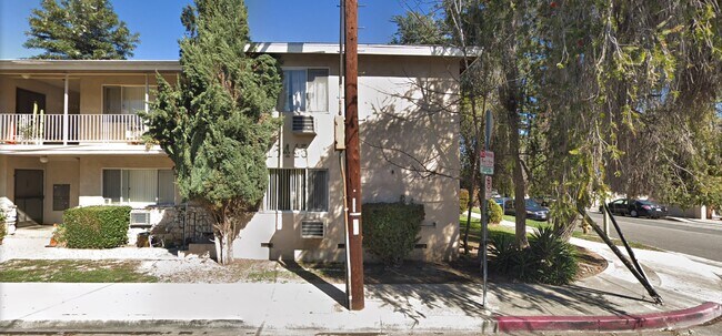 Building Photo - 15445 Moorpark St