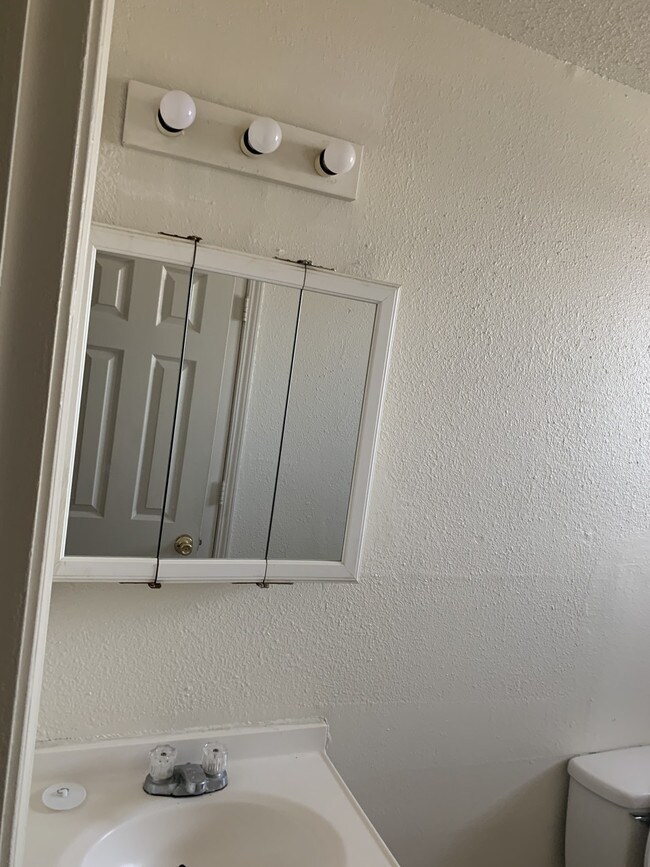 Building Photo - 1864 N. Galvez St. Apt B