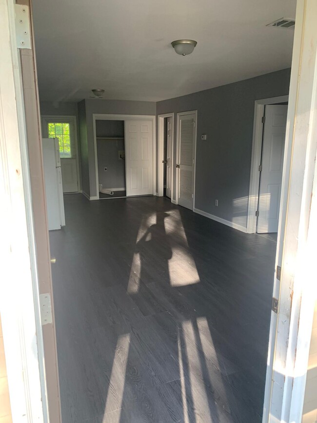 Building Photo - 1104 Penrose Dr