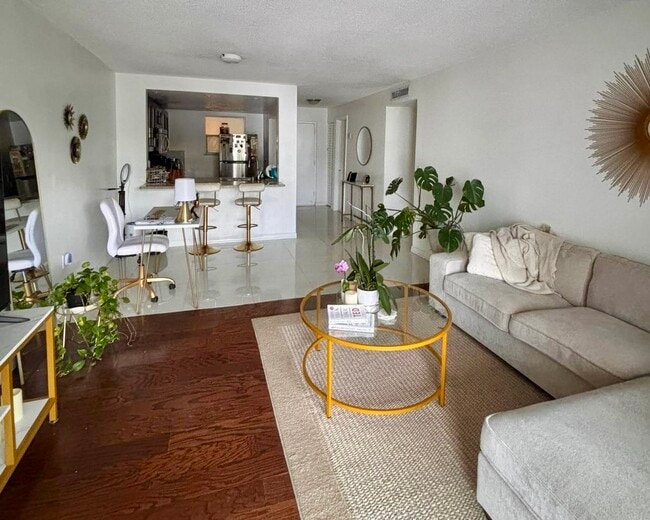 Foto del edificio - 3527 NE 168th St
