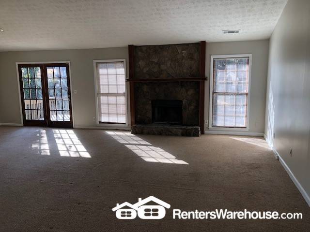 Foto del edificio - Great ranch with wet bar off family room