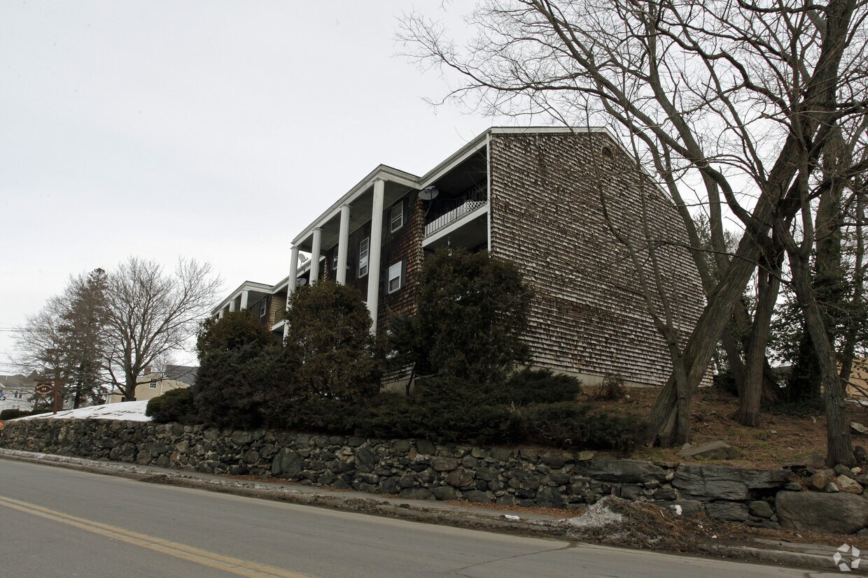 Building Photo - 62-64 Maple St