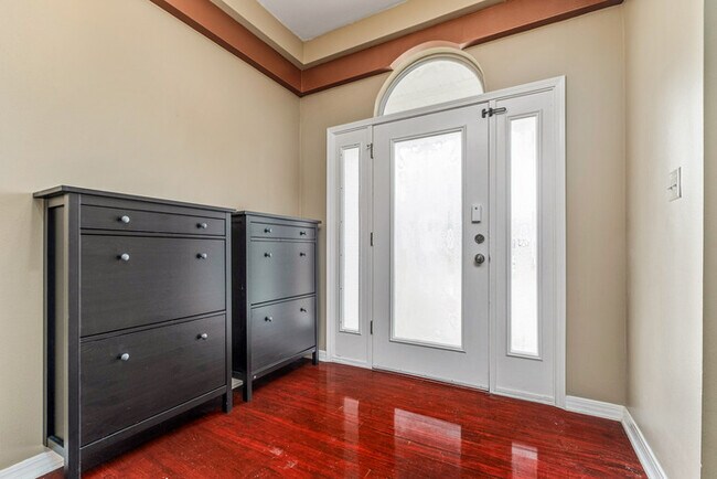 Foto del edificio - 4/2 Cantonment Property in Kings Road Neighborhood