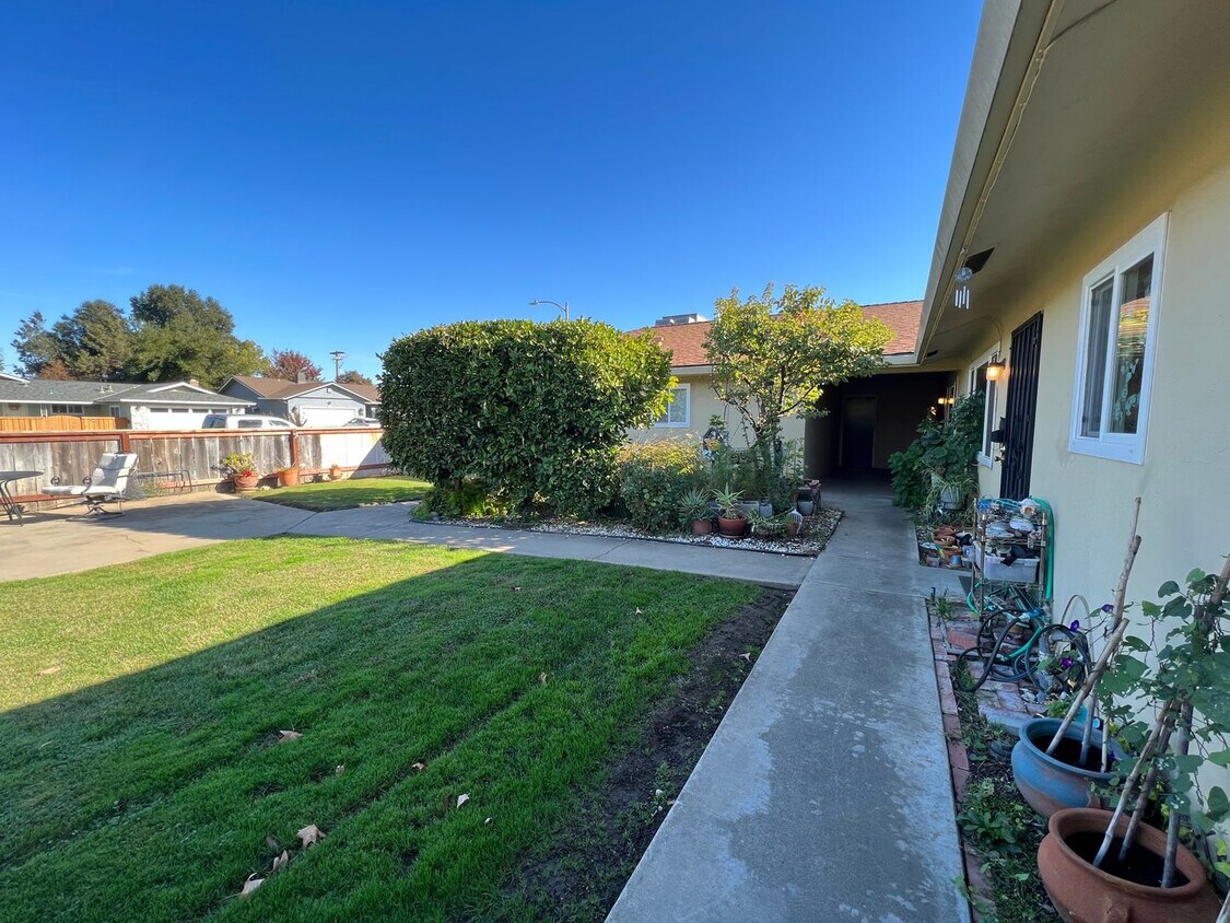7678 Garden Dr Unit 78, Lodi, CA 95242 Room for Rent in Lodi, CA