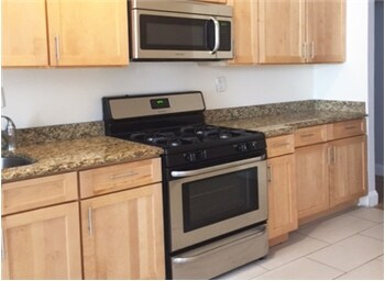 Foto del edificio - 704 W 180th St