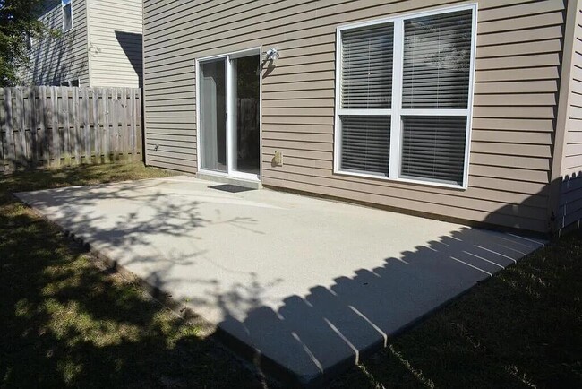 Building Photo - 823 Sugar Plum Ln