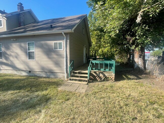 Foto del edificio - 5 Bedroom 2 Bath Single Family Home