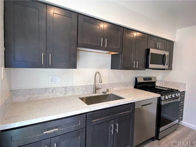 Foto del edificio - 2830 W Segerstrom Ave