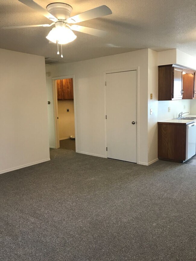 Foto del edificio - 1500 W Rainey St