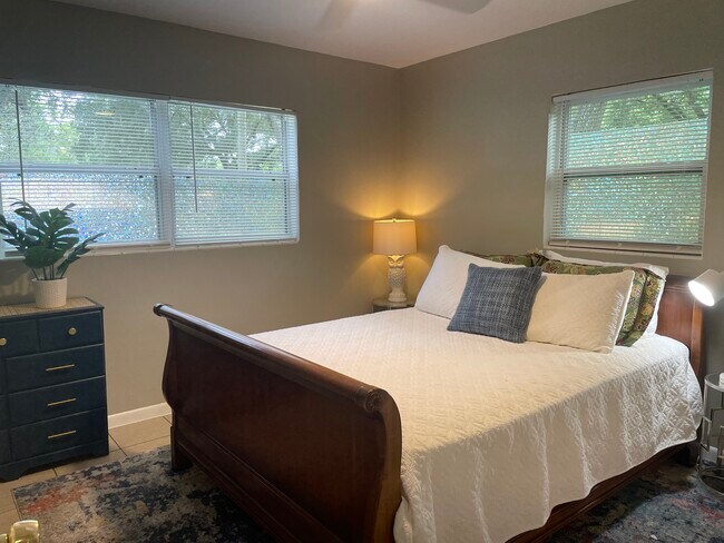 Bedroom - 914 NW 40th Ave