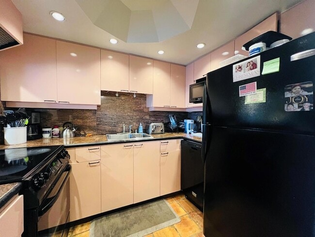 Building Photo - 55 NE Spanish Trail Unit 2040