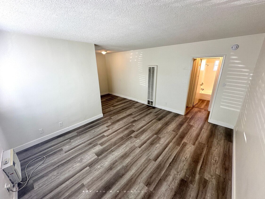 Foto principal - Cute 1bd/1ba move in ready in NoHo