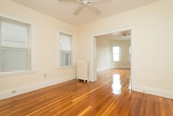 Foto del edificio - 73 Farragut Rd