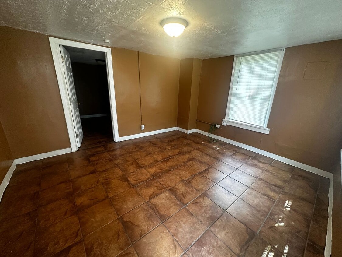 Primary Photo - 412 E 23rd St