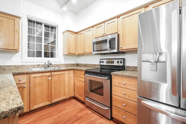 Building Photo - 23120 SE Black Nugget Rd