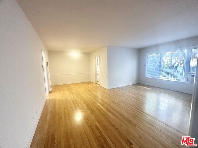 Foto del edificio - 8360 Blackburn Ave