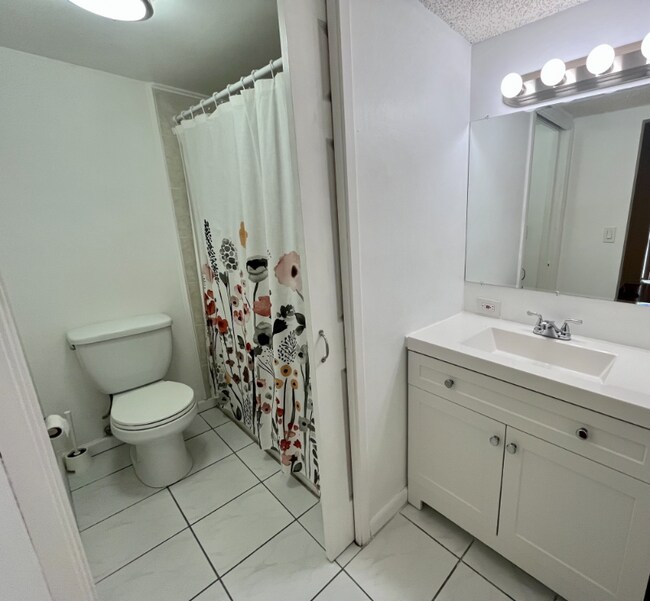 Foto del edificio - 16909 N Bay Rd