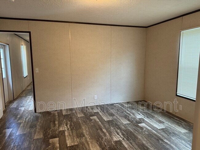 Building Photo - 2710 N Farm Rd 137