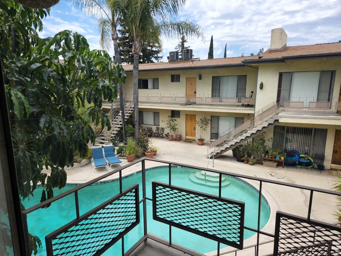 Foto principal - 4444 Whitsett Ave