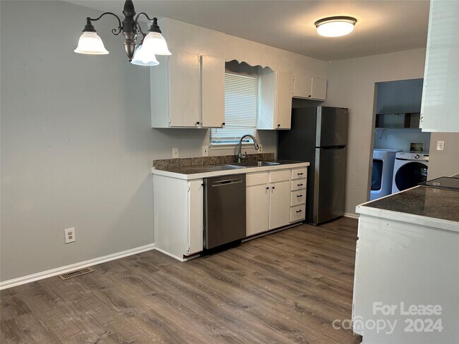 Foto del edificio - 1629 Umstead St