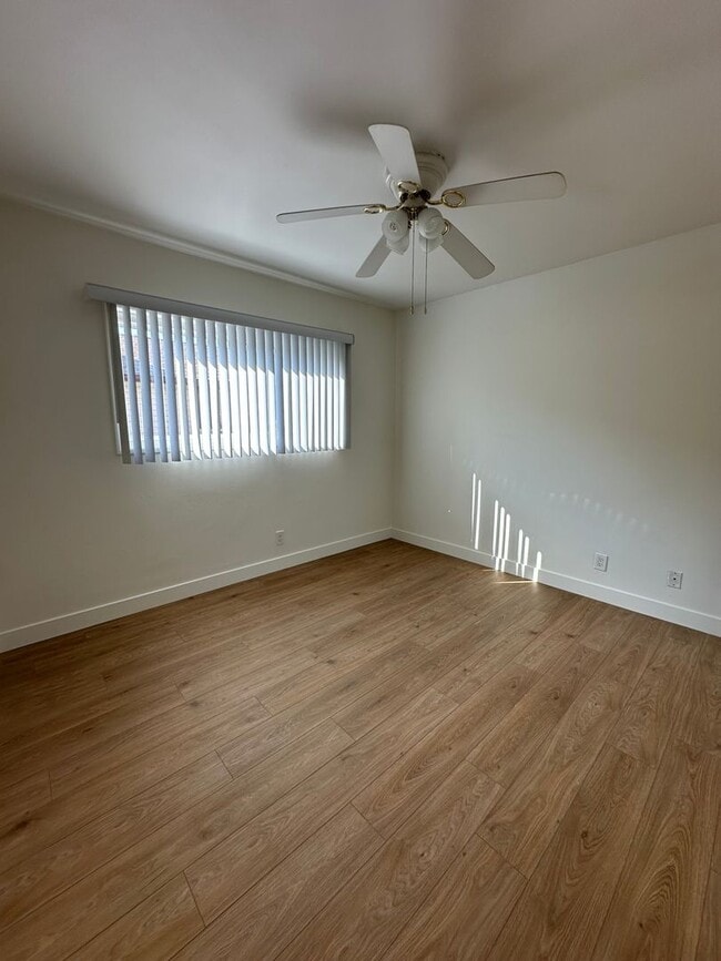 Building Photo - Available soon 2 Bed 1 Bath in the Beautif...