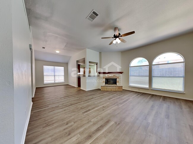 Foto del edificio - 4474 Savage Station Dr