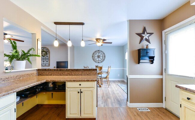Foto del edificio - 137 White Pine Cir