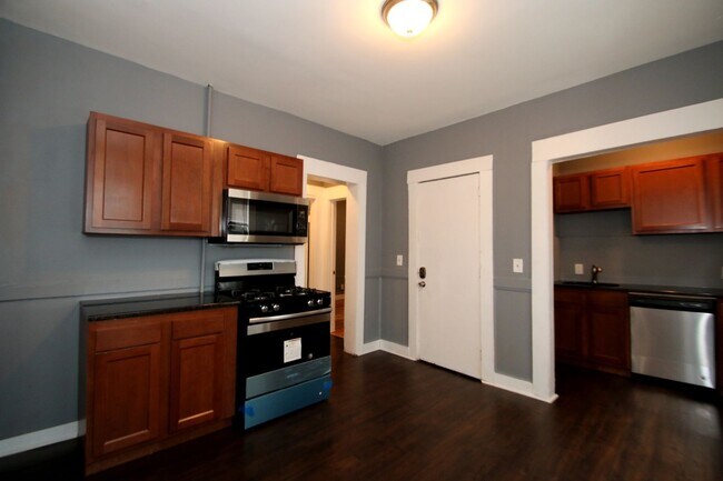 Building Photo - 205 Dover