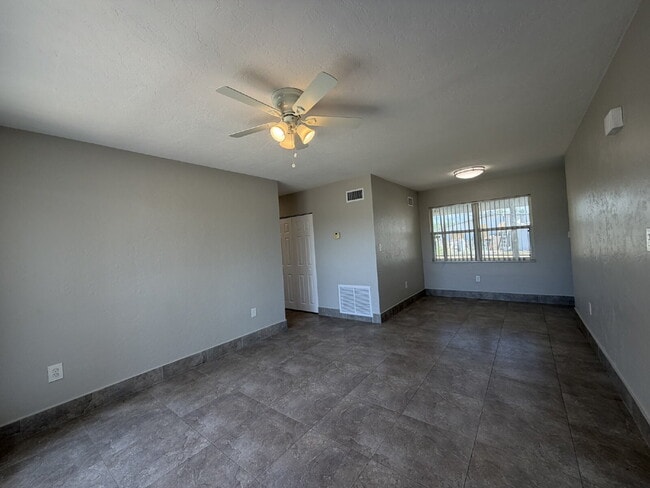 Foto del edificio - "Charming 3-Bedroom in Port Charlotte – Cozy Comfort Awaits!"
