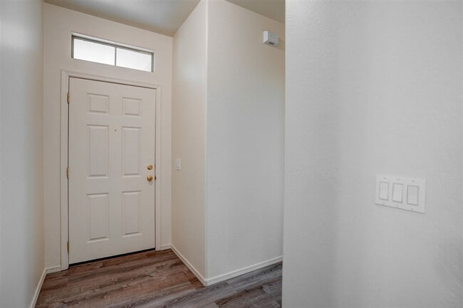 Building Photo - 3 Bedroom, 2 bath home located in the Ston...