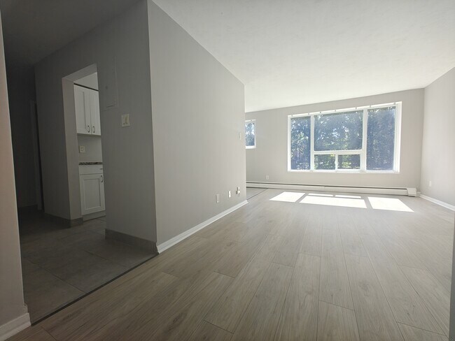 Photo du bâtiment - 602 Silverbirch Rd