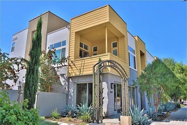 Foto del edificio - 11018 Garvey Ave