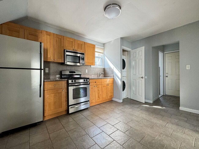 Building Photo - 741 Brewster St