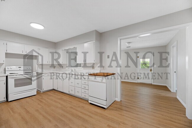 Foto del edificio - 905 Westridge Dr