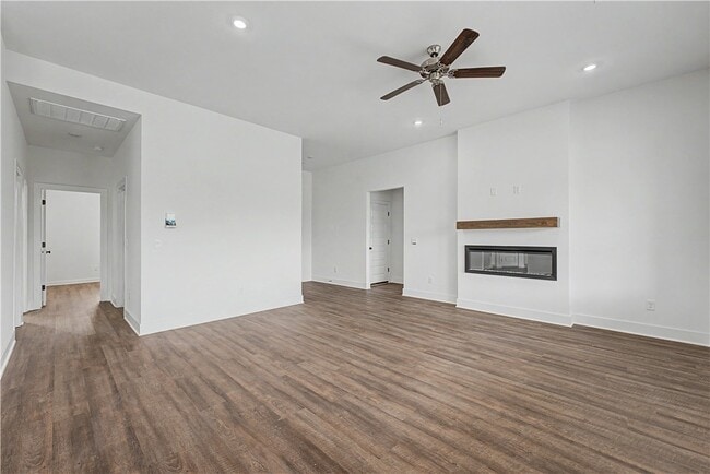 Building Photo - 512 W Canada Dr