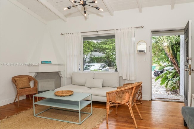 Foto del edificio - 460 NE 76th St