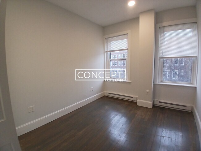 Building Photo - 105 Queensberry St