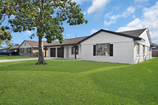 Building Photo - 8603 Freewood St