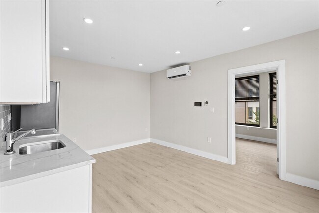 Building Photo - 153 Green St