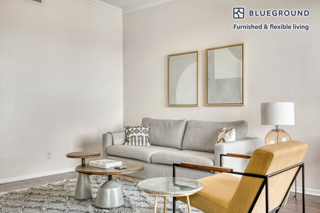 Foto del edificio - 467 S Arnaz Dr