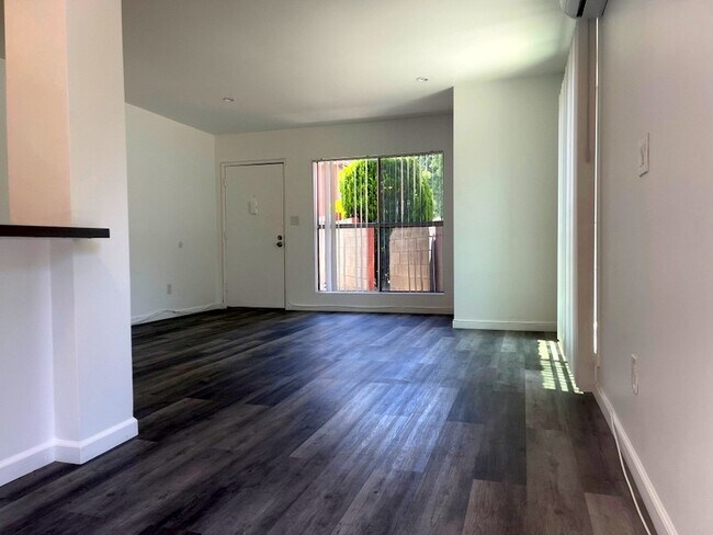 Living Room - 10431 Kailua Ln