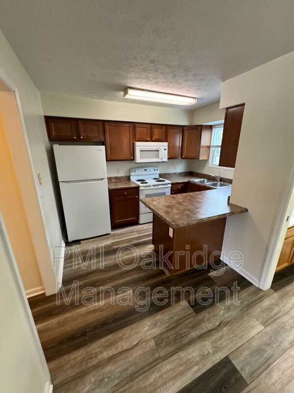 Foto del edificio - 120 Heather Rd