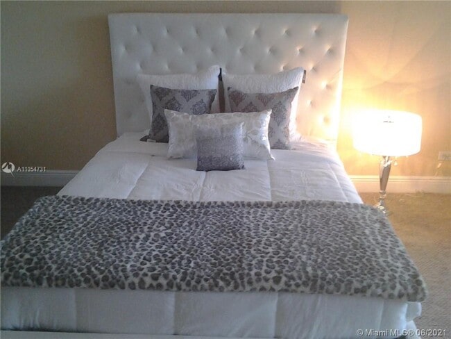 Building Photo - 1500 Bay Rd