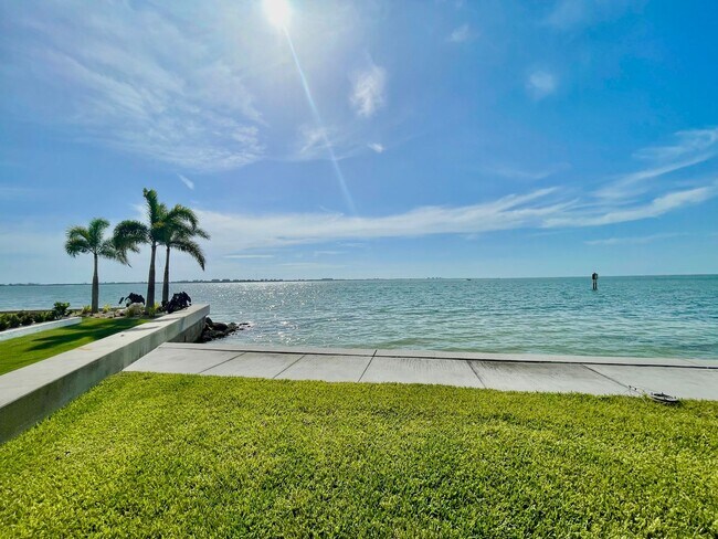 Building Photo - Sarasota Bay Penthouse