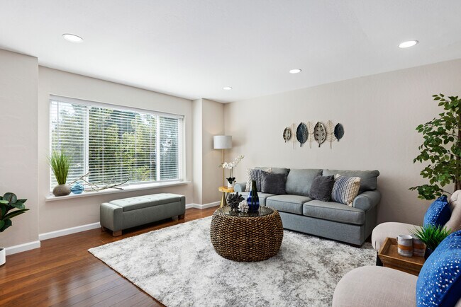 Family Room - 120 Ohio St